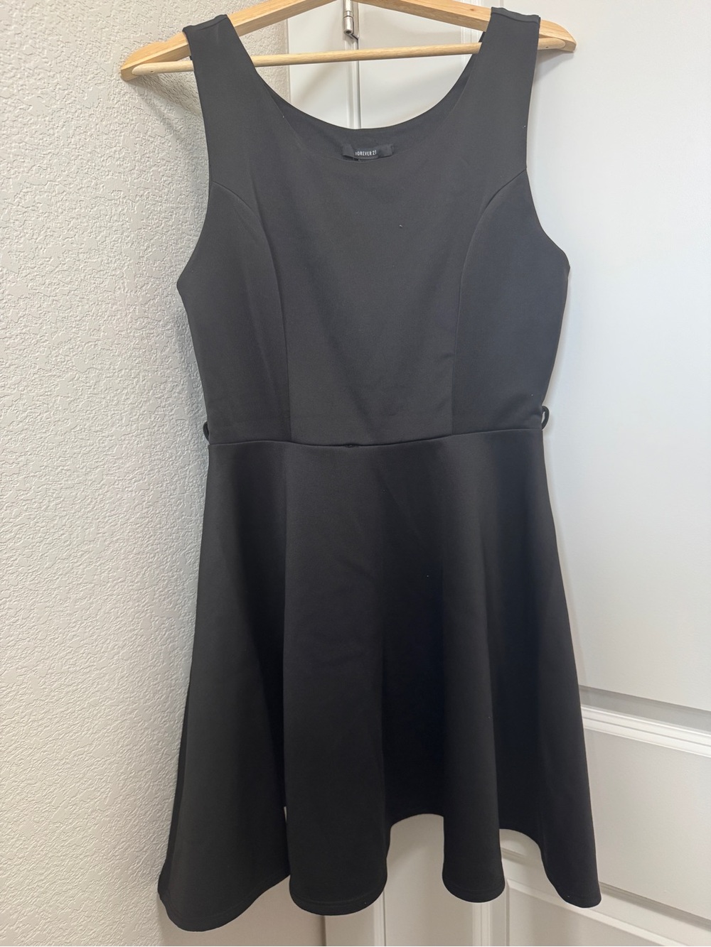 Forever 21 Black Sleeveless Fit & Flare Midi Dress